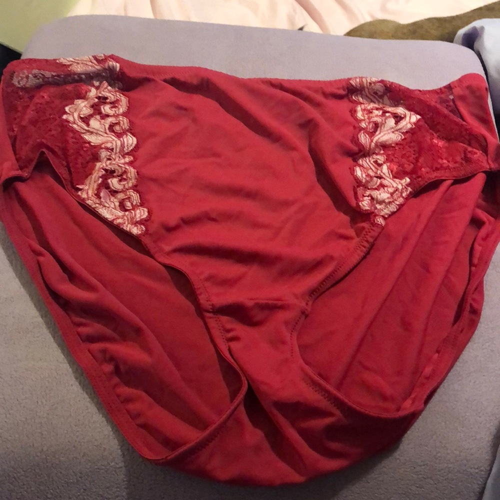 One pr Breezies lace hipster Sz 1X pretty fuschia/pink color. NWOT
